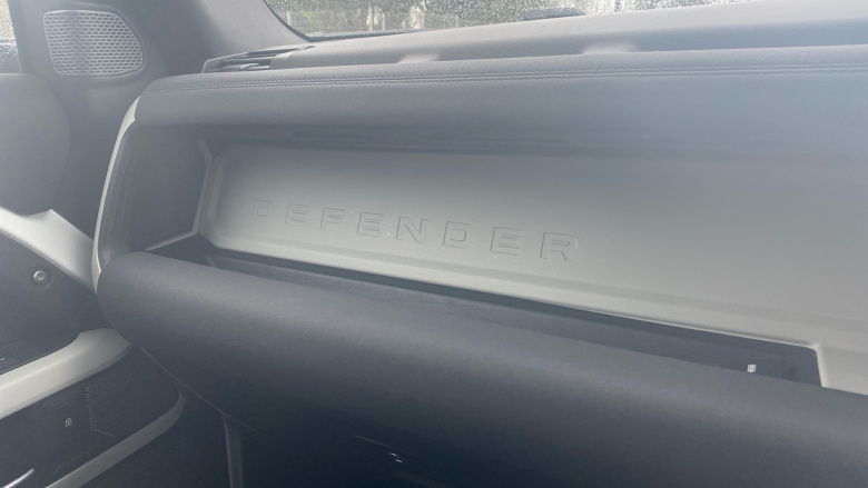 Land Rover Defender 2.0 P300 SE 110 5dr Auto Petrol Estate